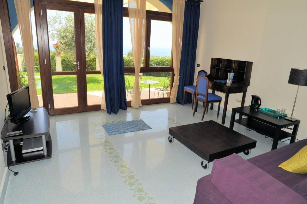 Tenuta Santa Tecla Ачиреале Номер фото